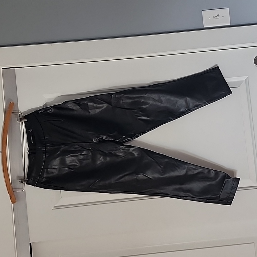 NWOT....MINKPINK Audrey black faux leather pant!✳️